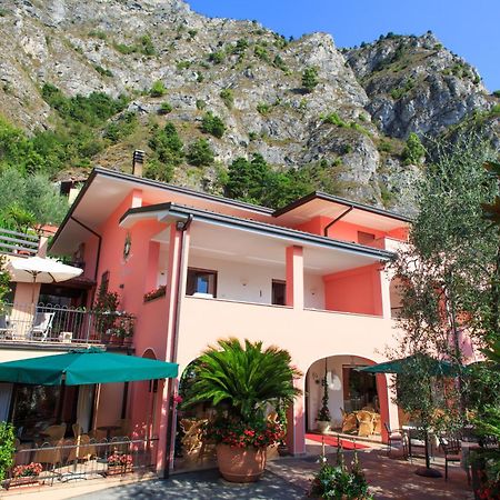 Hotel La Gardenia & Villa Oleandra Limone sul Garda Oda fotoğraf
