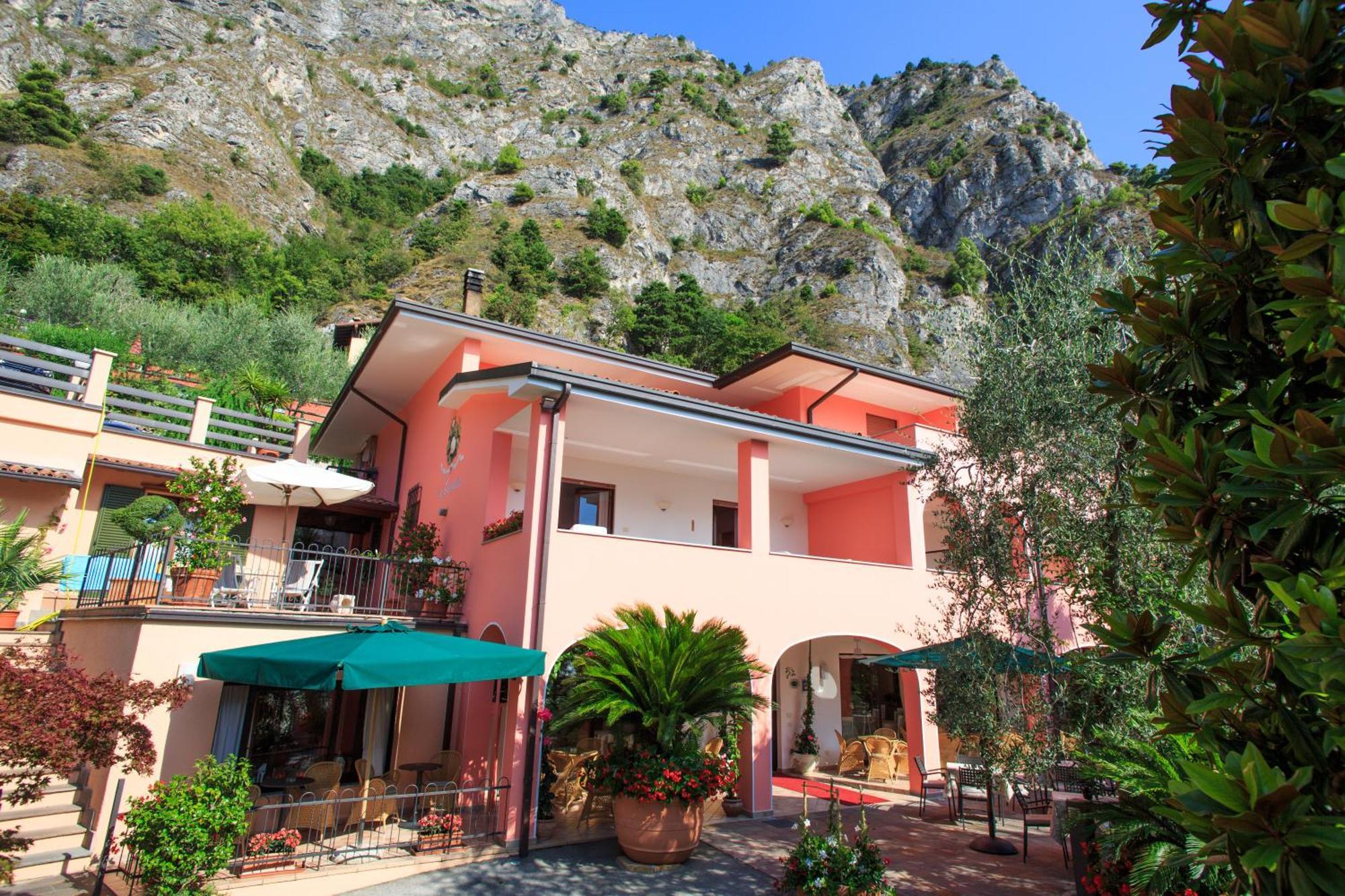 Hotel La Gardenia & Villa Oleandra Limone sul Garda Oda fotoğraf