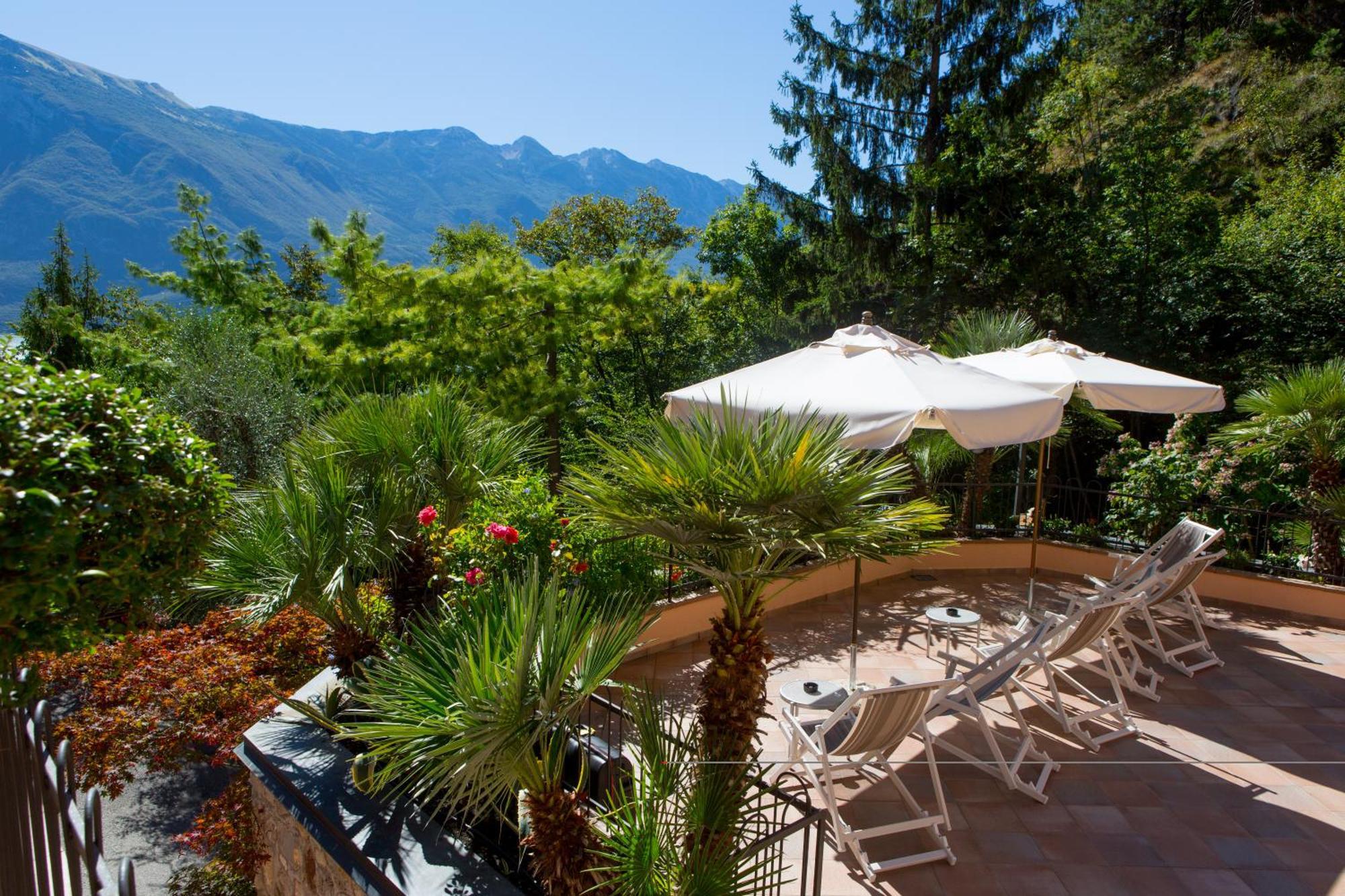 Hotel La Gardenia & Villa Oleandra Limone sul Garda Oda fotoğraf